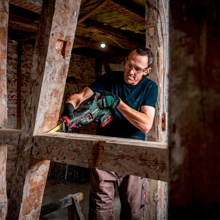 Akumulatorowa pilarka szablasta Metabo SSEP 18 LT BL 18 V 32 mm bezszczotkowa + 2x akumulator LiHD 10,0 Ah + ładowarka