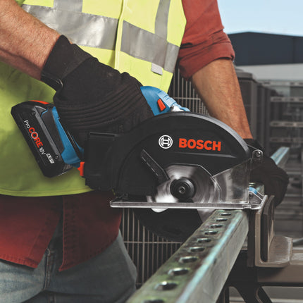 Bosch GKM 18V-50 Professional akumulatorowa pilarka tarczowa do metalu 18 V 136 mm bezszczotkowa + 2x akumulator 4,0 Ah + ładowarka + L-Boxx