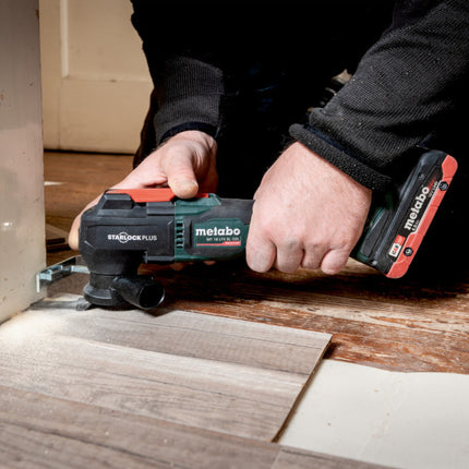 Akumulatorowe narzędzie wielofunkcyjne Metabo MT 18 LTX BL QSL 18 V bezszczotkowe Starlock Plus ( 613088800 ) + 2x akumulator 4,0 Ah + ładowarka + 12 szt. akcesoriów + metaBOX