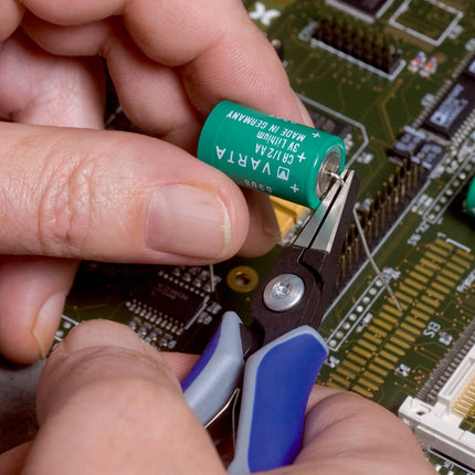 Precyzyjne szczypce płaskie do elektroniki KNIPEX Długość całkowita 135 mm ( 4000810826 )